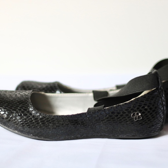 Jessica Simpson black ballet flats in faux snake skin. - Picture 7 of 12